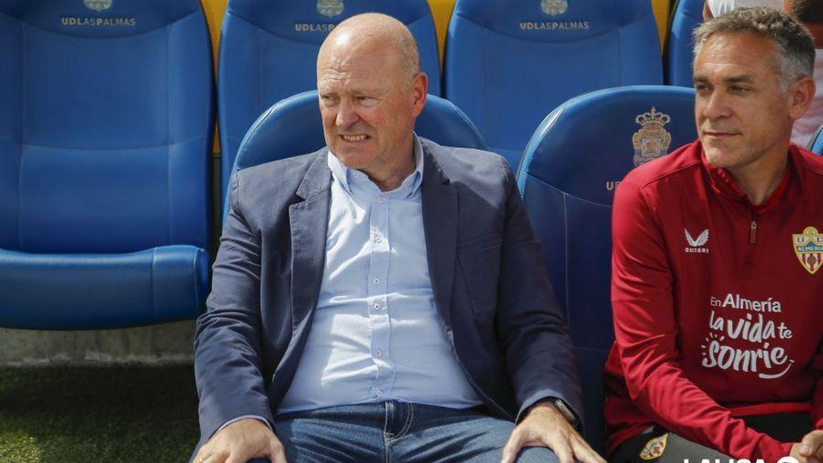 Pepe Mel en el banquillo canario junto con Nacho Pérez, su segundo entrenador