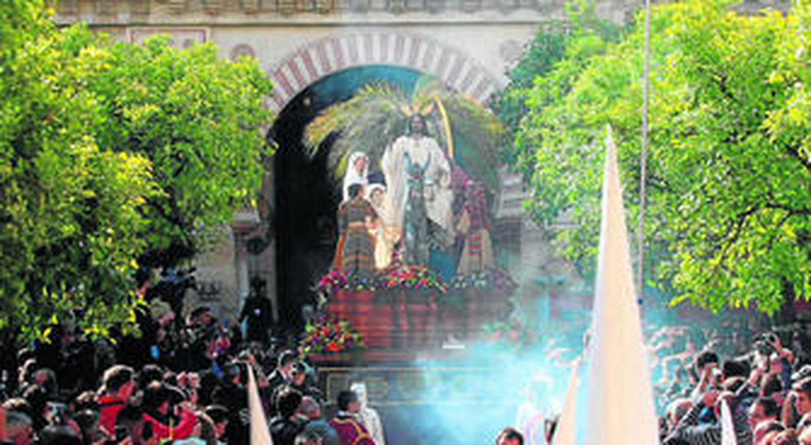 La lluvia empaña un inicio histórico