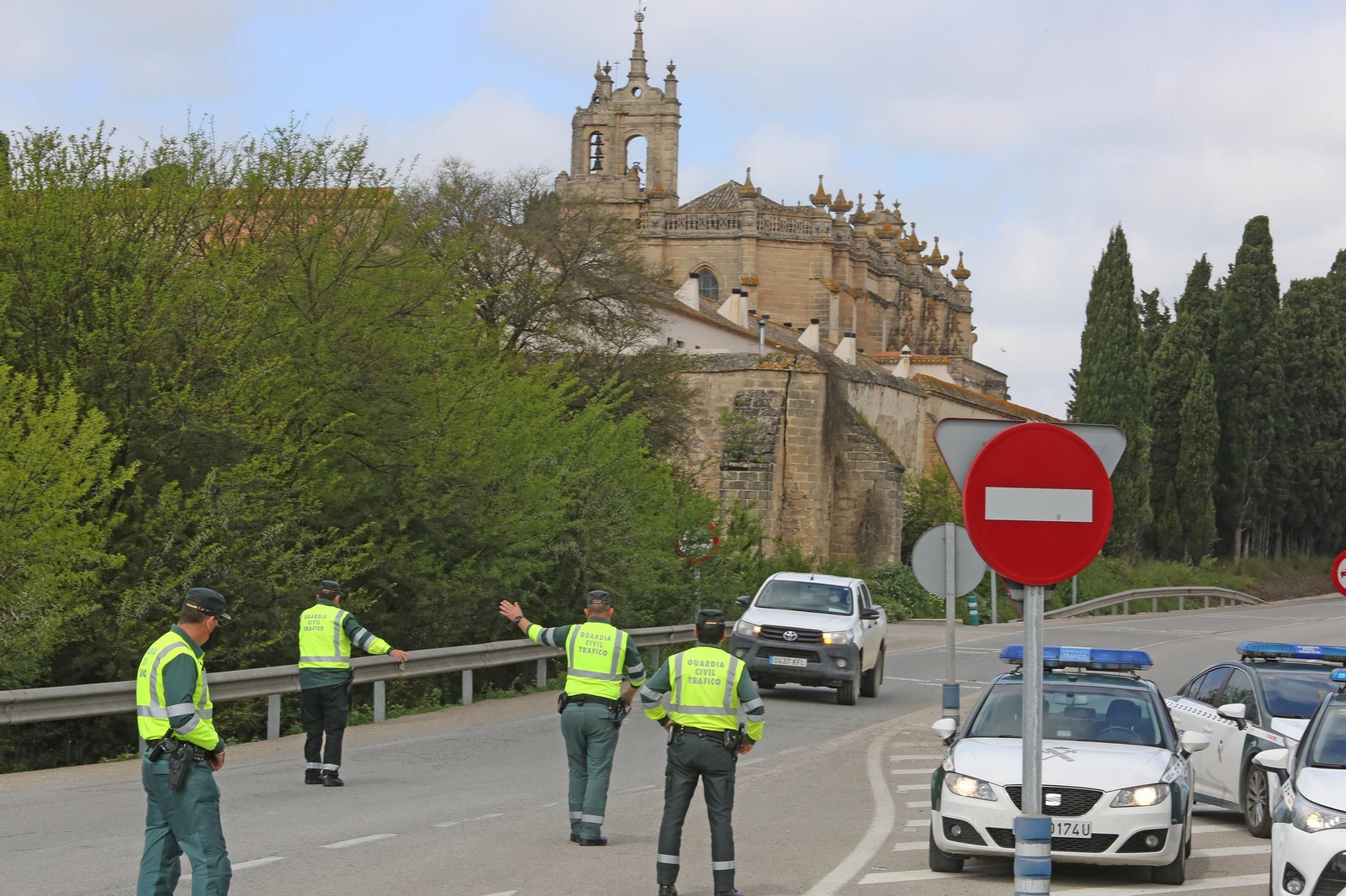 Un control de la Guardia Civil a la altura de La Cartuja.