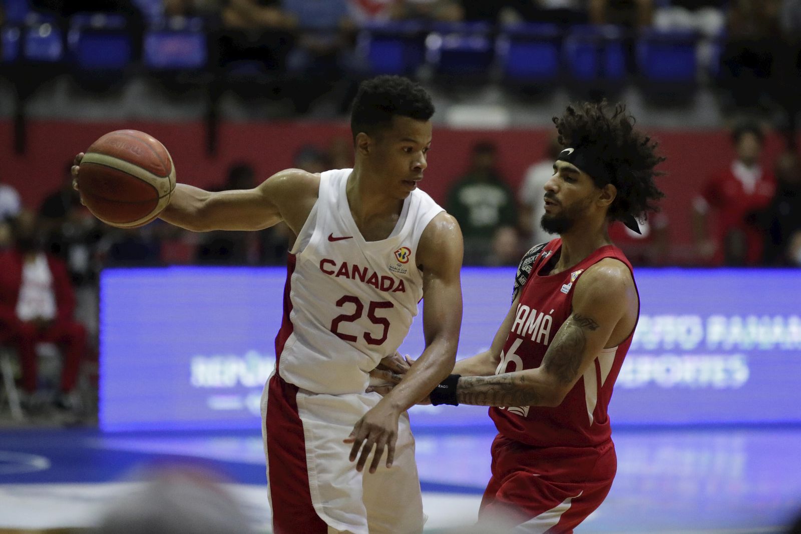 Bell-Haynes, defendido en un partido contra Panamá.