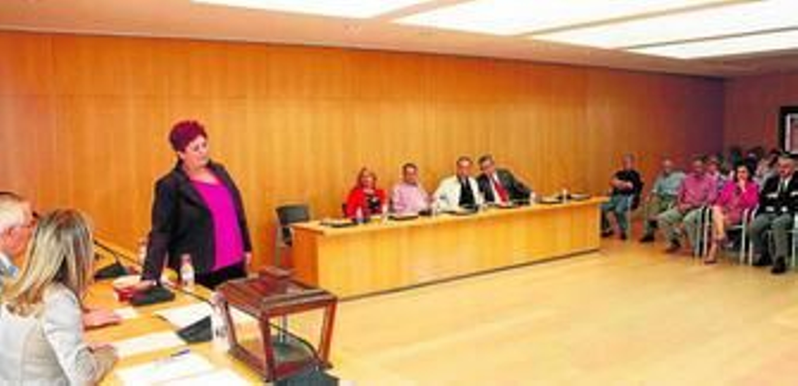 María de los Ángeles Blanco promete su cargo en el Ayuntamiento de Órgiva, donde repite como alcaldesa.