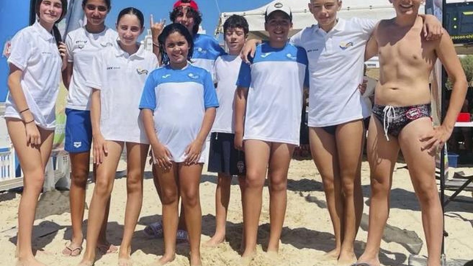 El club jerezano participó con nueve nadadores.