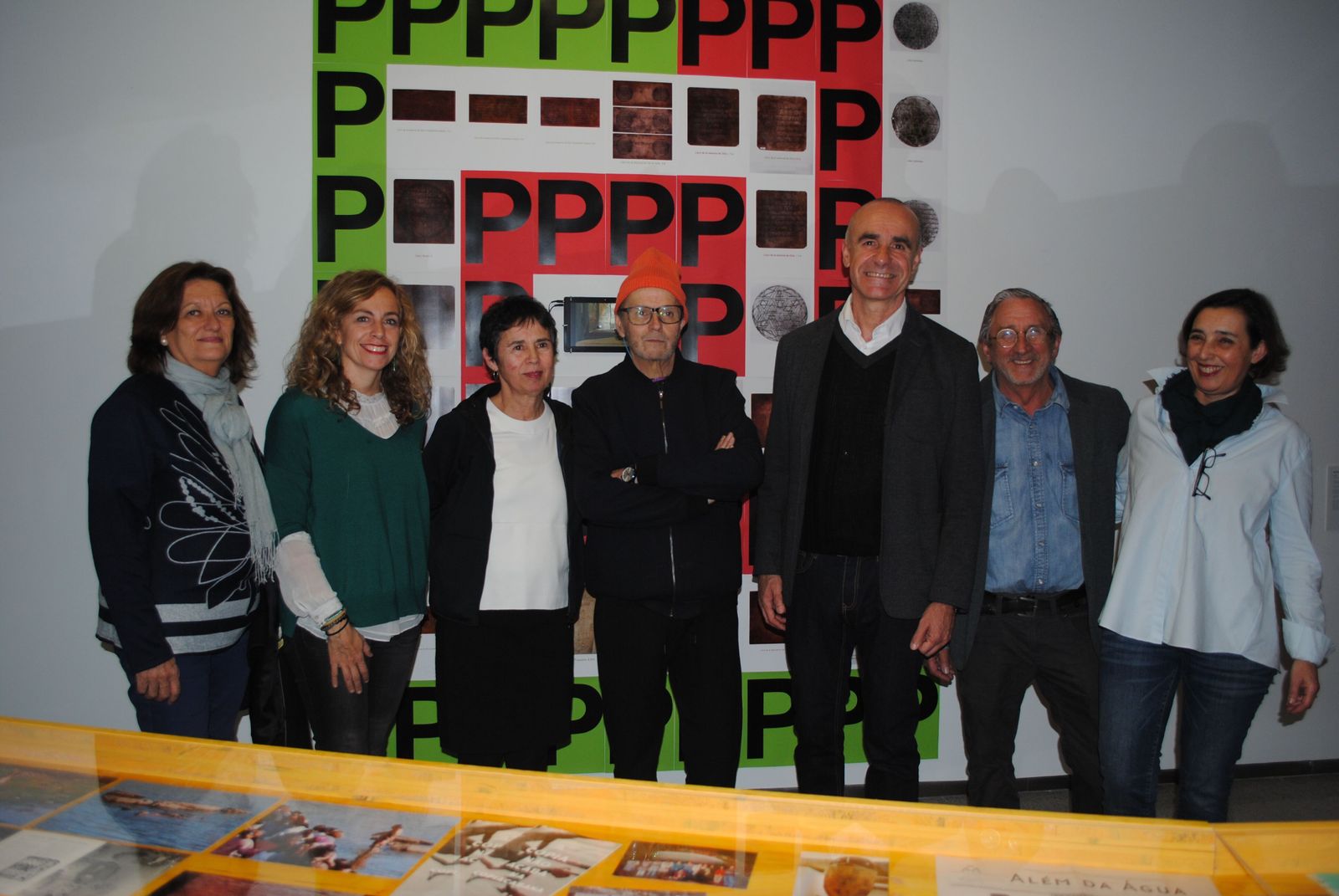 Miguel Benlloch, en el centro junto a Antonio Muñoz, rodeado por los comisarios y organizadores de la cita.