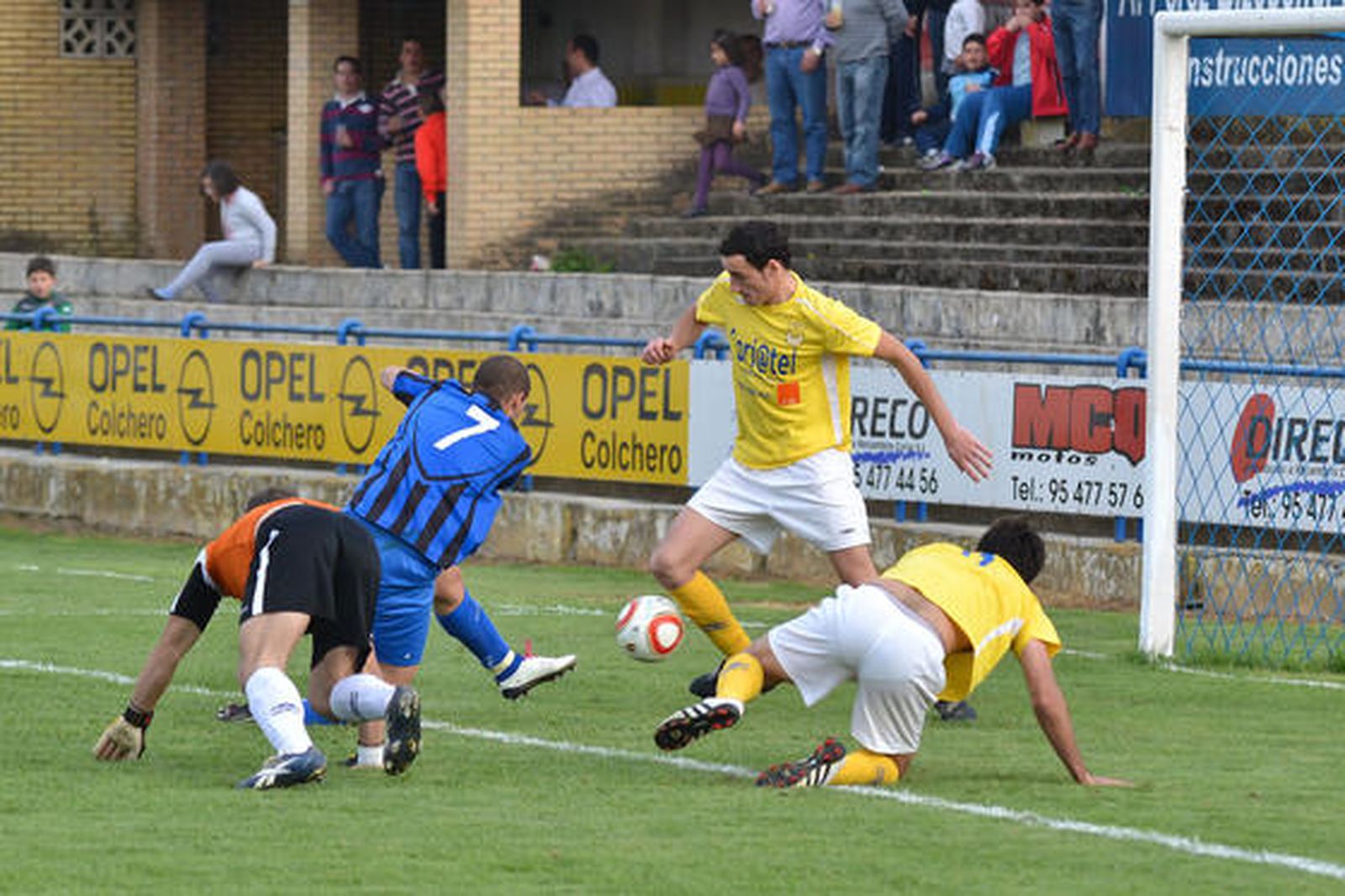La mejoría de la Unión no basta para lograr la victoria en casa del Coria. 

Foto: David de la Rosa (LOF)