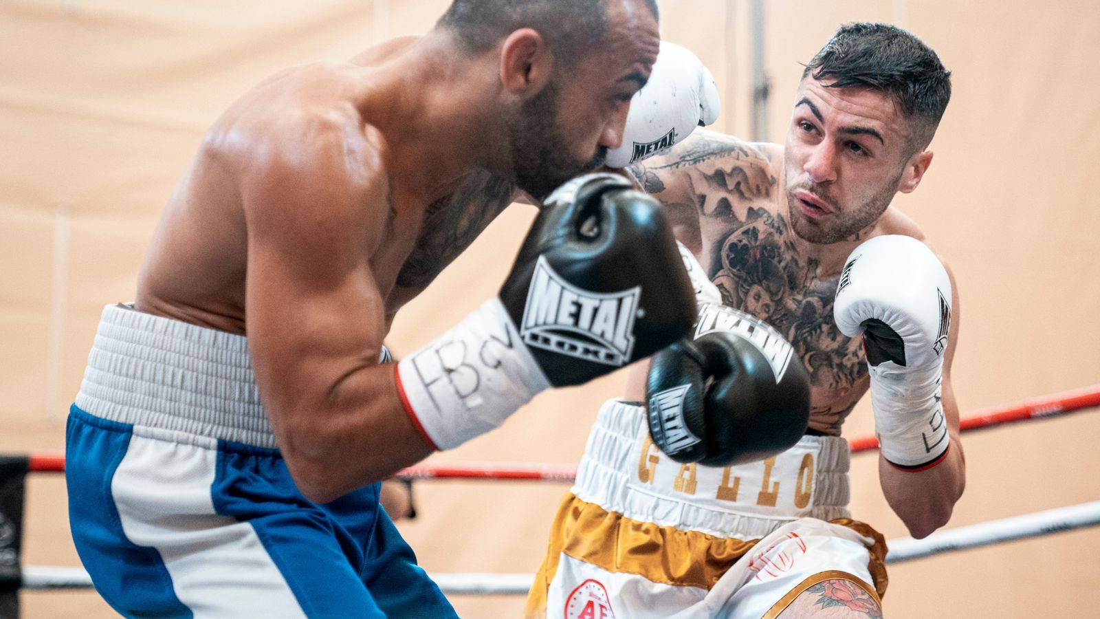 Un momento del combate.