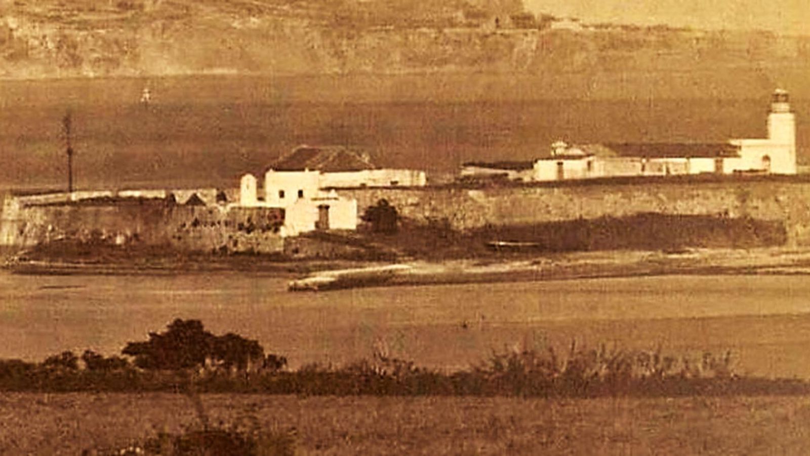 Fuerte de la Isla Verde en una fotografía de principios del siglo XX.