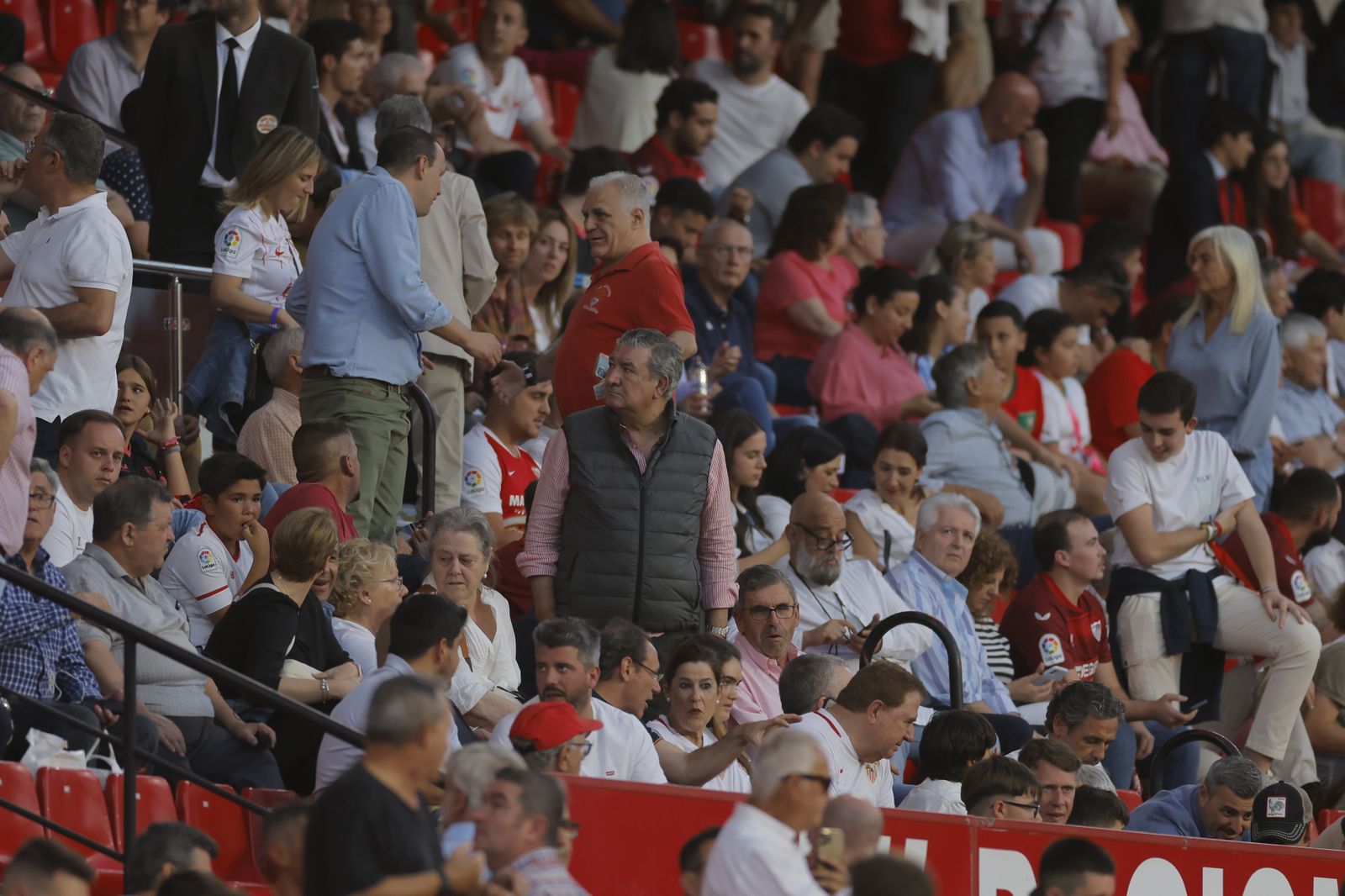 Búscate en las fotos del Sevilla -Villarreal