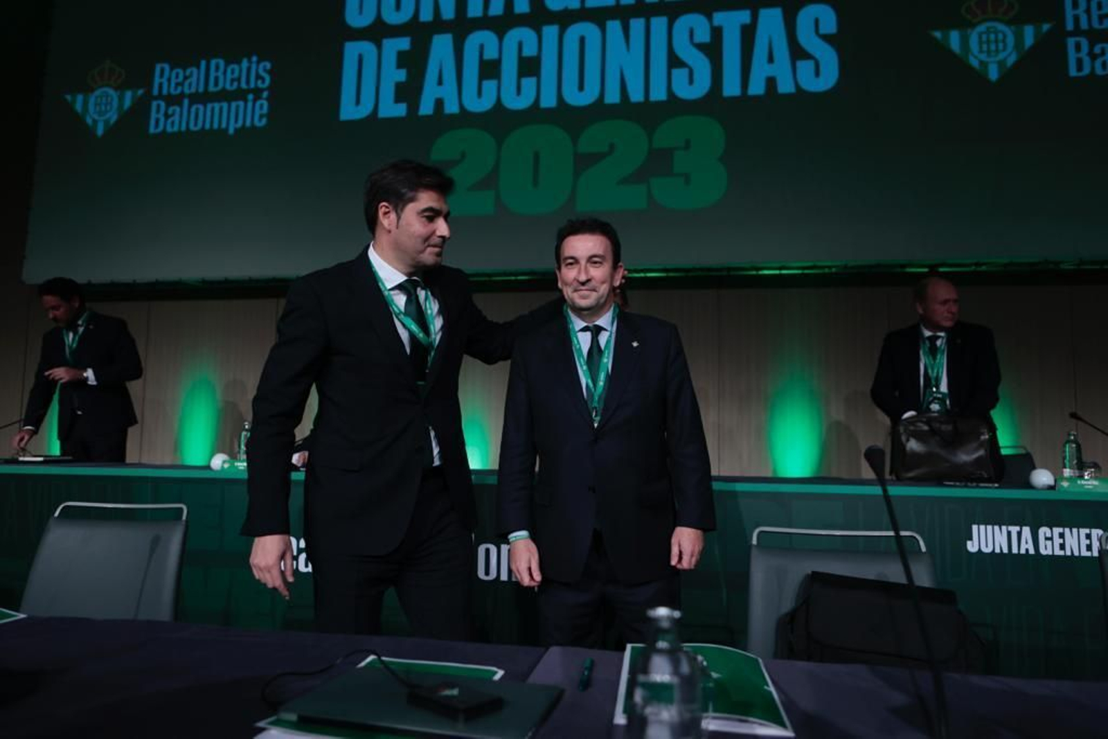 Ángel Haro y José Miguel López Catalán, antes del inicio de la Junta.