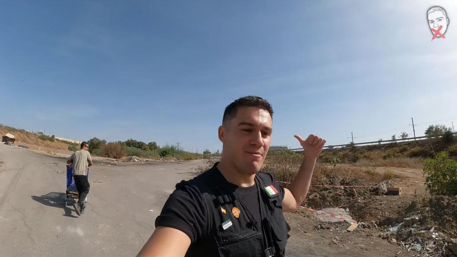 Zazza, tras encontrarse a un primer hombre a su entrada a Los Asperones.