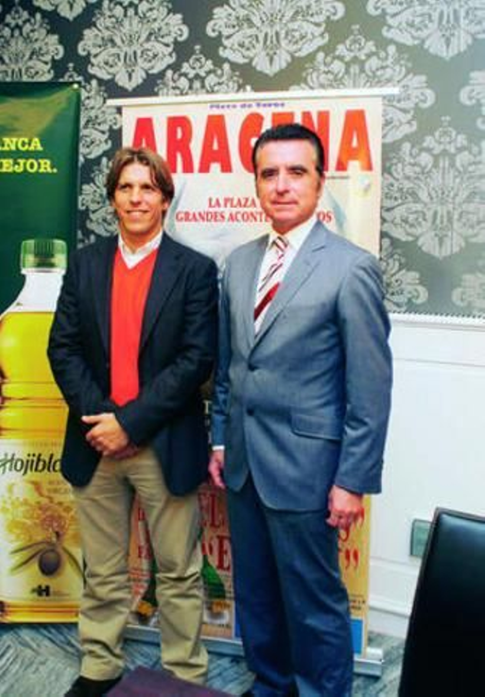 El Cordobés y Ortega Cano, en el acto de presentación, en Sevilla.