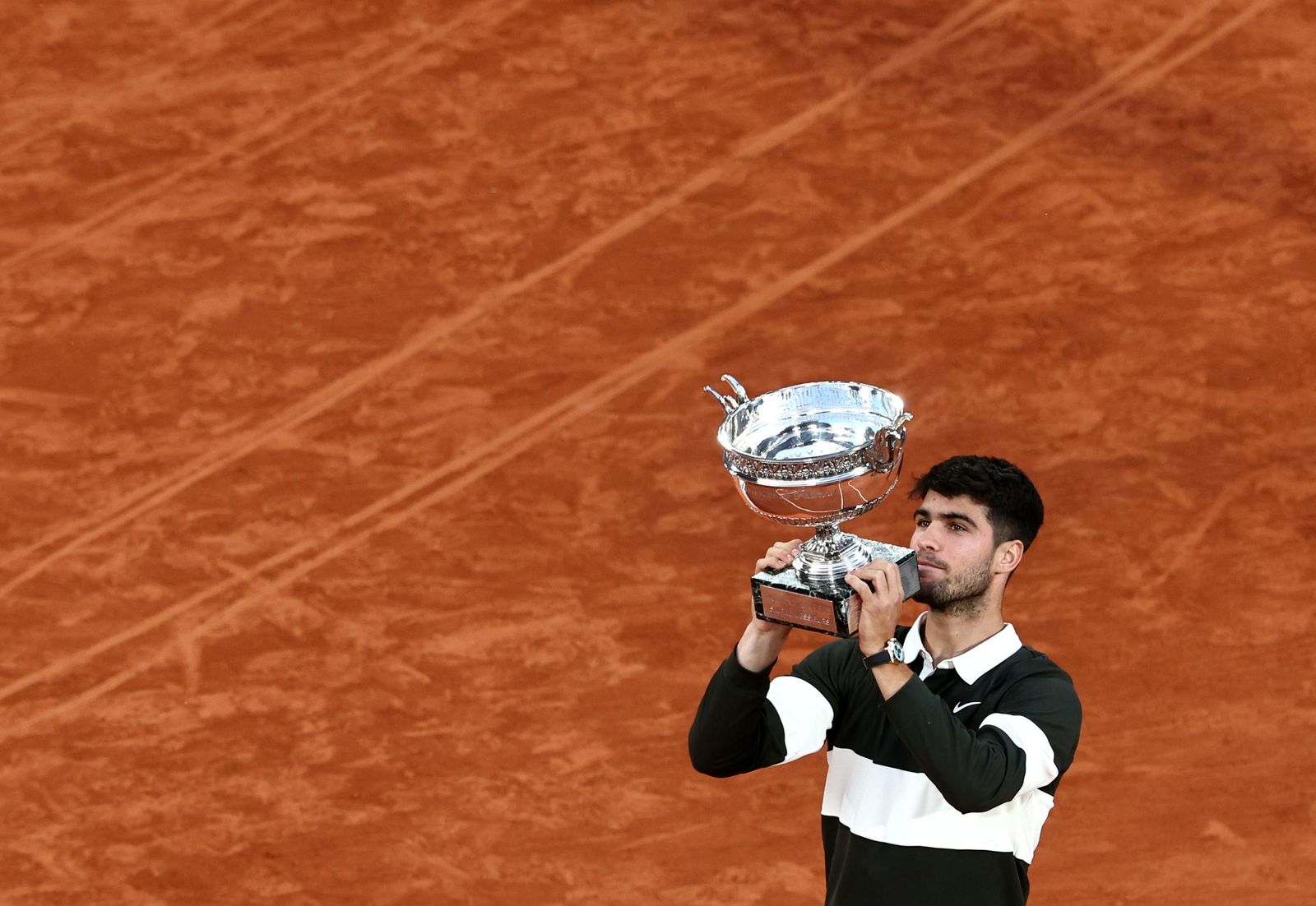 Las fotos de la celebración de la victoria de Carlos Alcaraz en Roland Garros