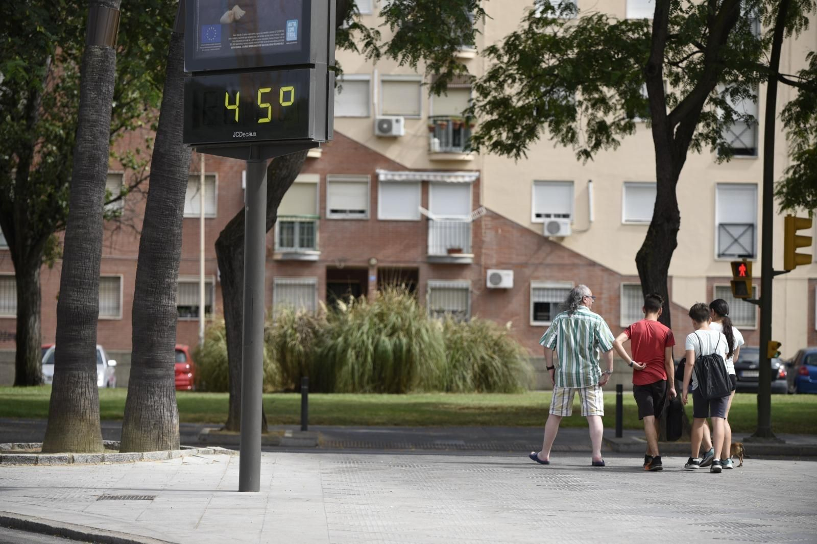 Un termómetro marca 45 grados en Huelva.