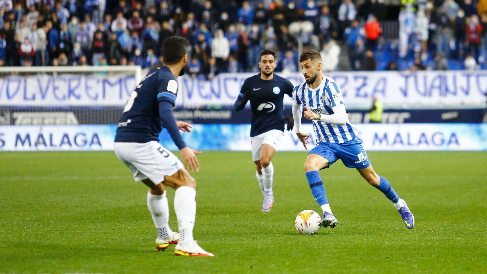 Álvaro Vadillo en un Málaga CF-UD Ibiza