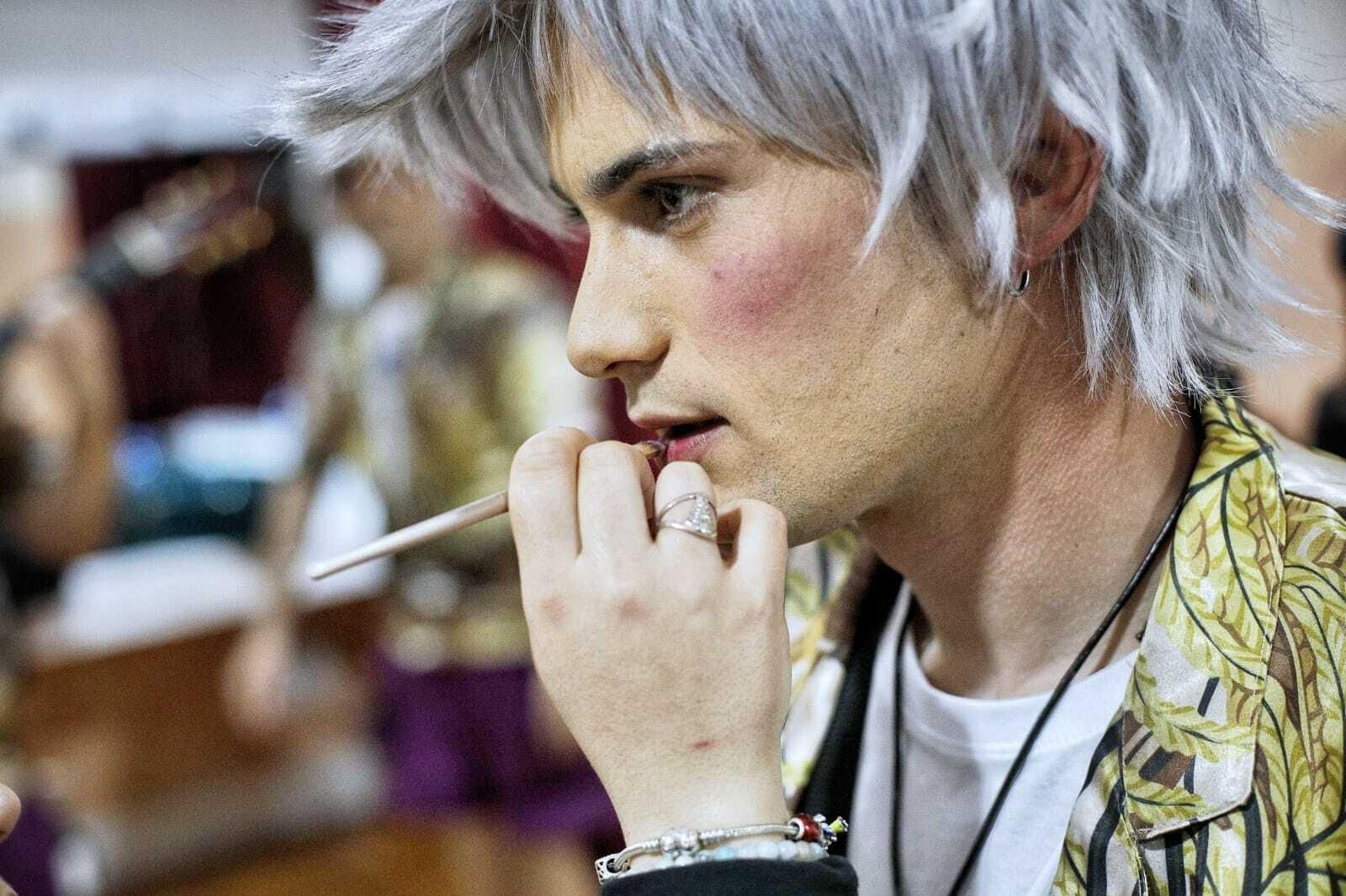 Chirigota 'To me pasa a mí, los desgraciaítos' en los camerinos.