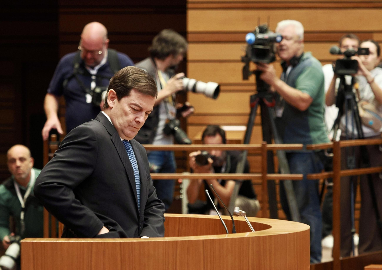 El presidente de Castilla y León, Alfonso Fernández Mañueco, en su comparecencia este viernes sobre la gestión de los incendios.