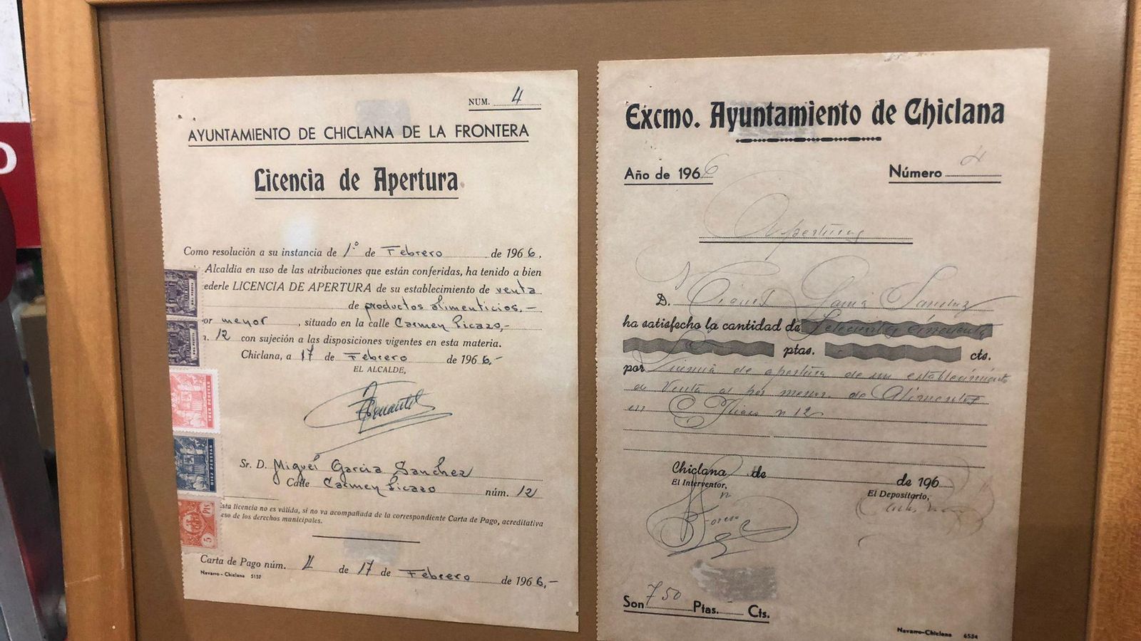 Licencia de apertura de la primera tienda de chucherías en la calle Carmen Picazo de Chiclana.