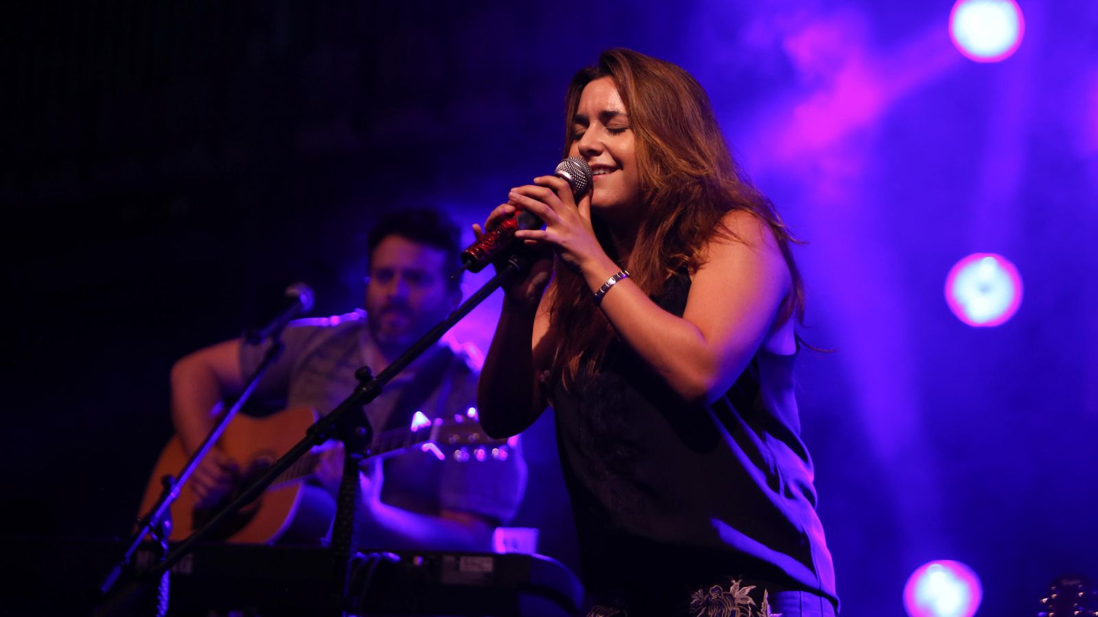 Marta Soto pondrá la voz onubense a la Colombinas. Marta Soto pondrá la voz onubense a la Colombinas.