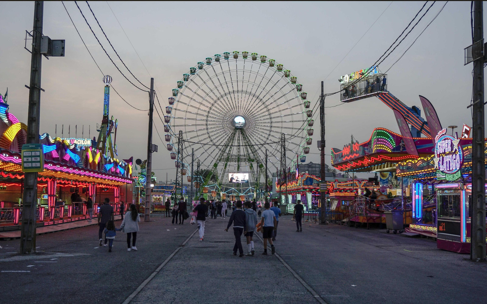 Las atracciones de Feria en el Vivapark.