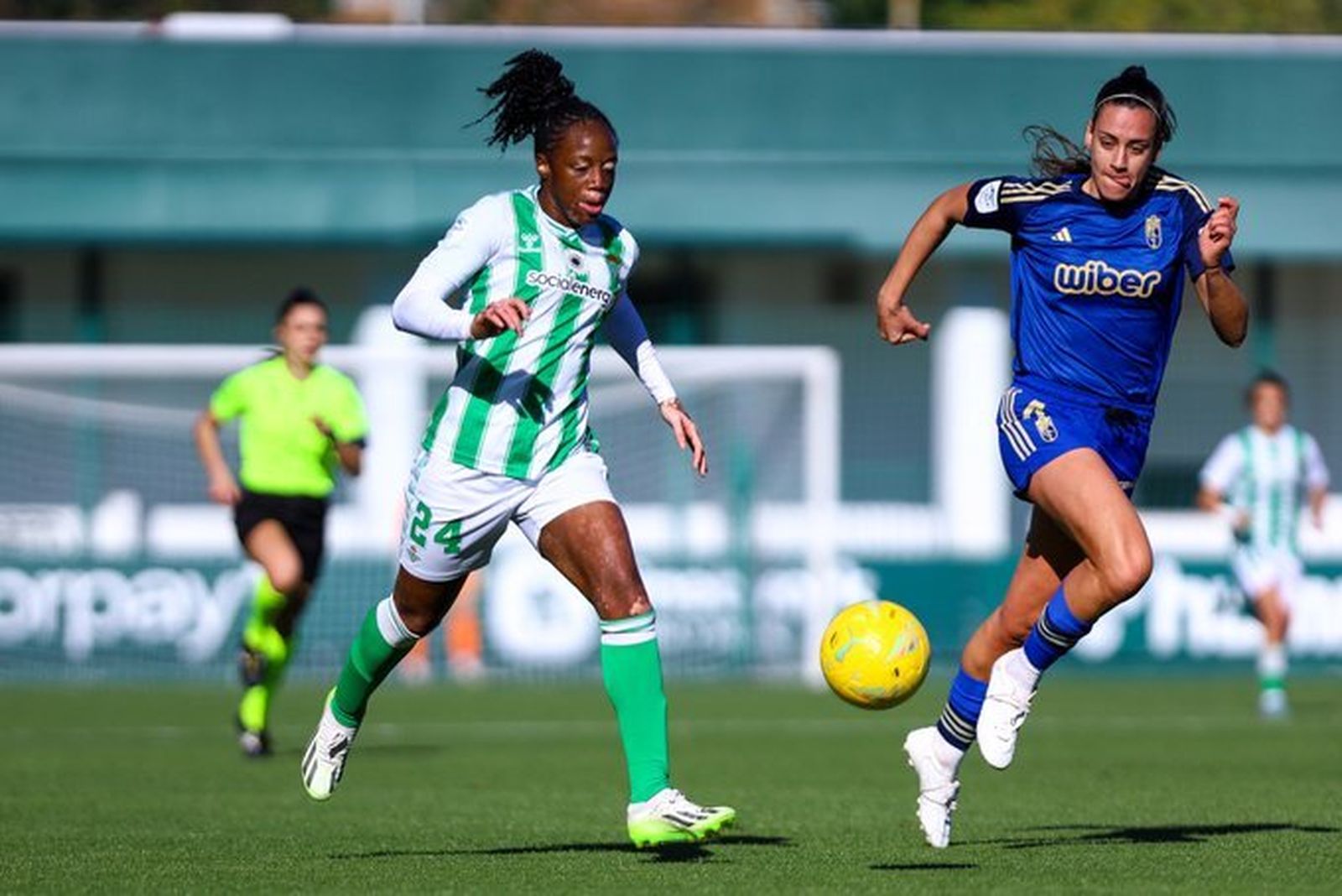 Lance del partido disputado en la ciudad deportiva verdiblanca.