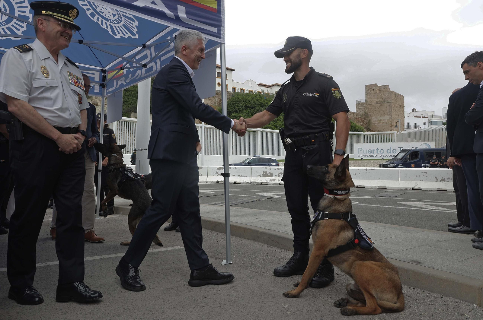 Fotos de la visita de Grande - Marlaska al dispositivo de la OPE en el Puerto de Tarifa