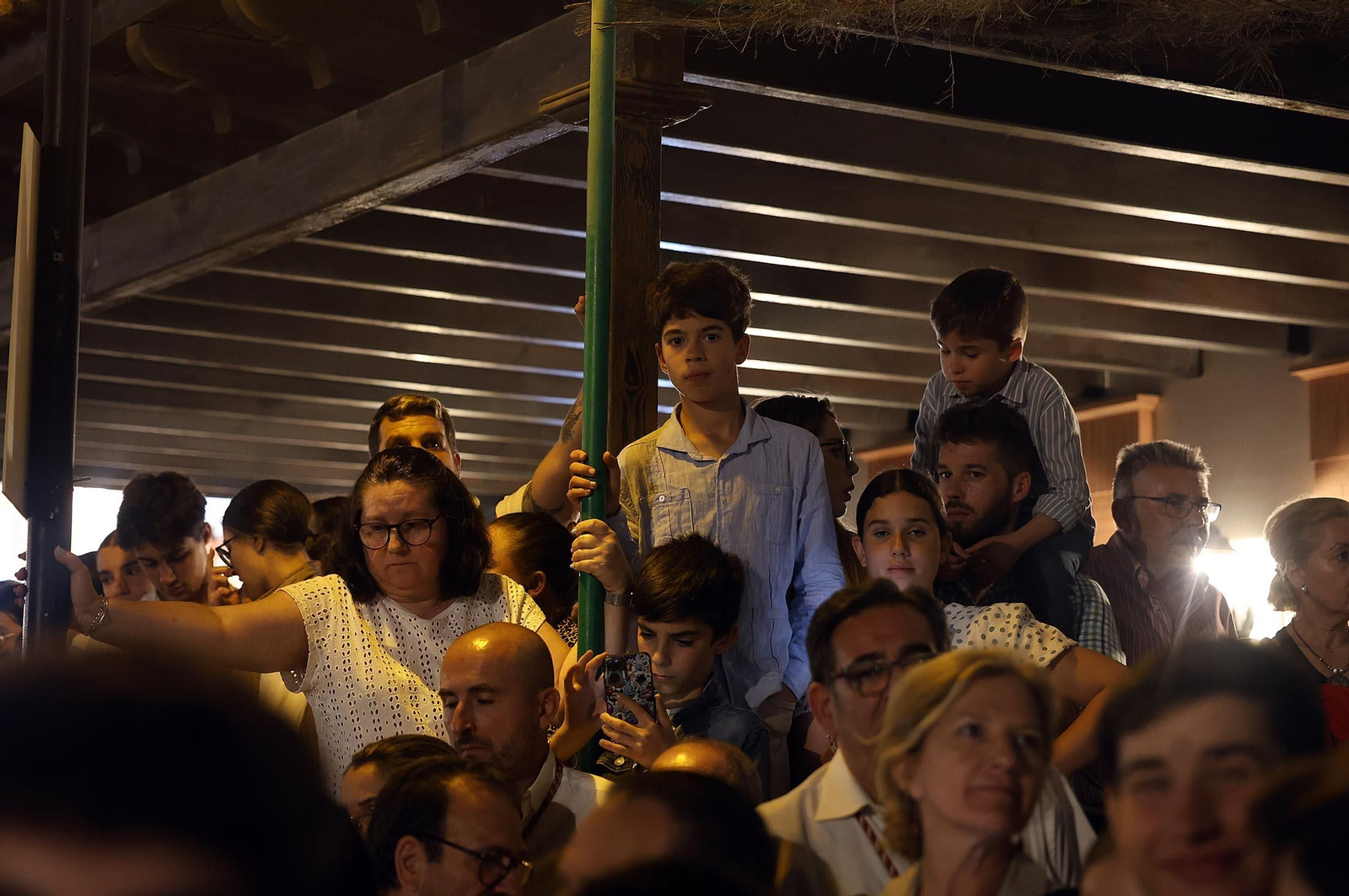 El Rocío 2025: Imágenes de la procesión de la Virgen del Rocío tras el salto a la reja
