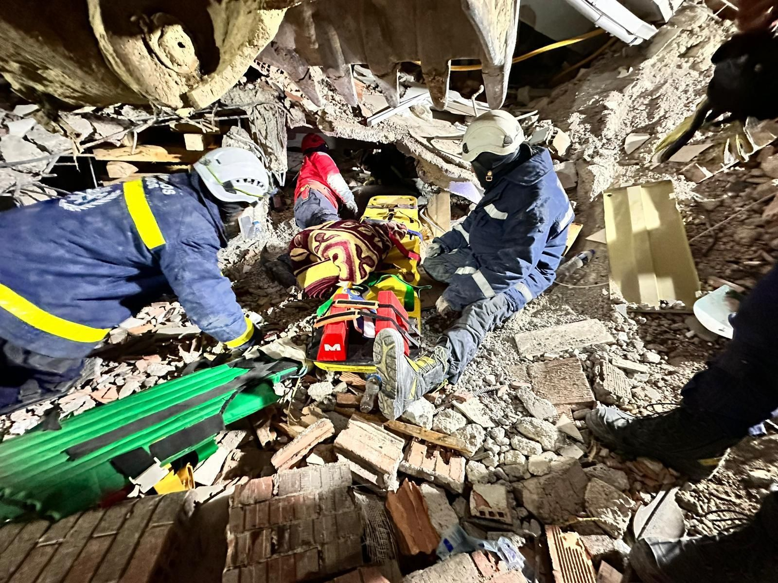 El rescate de una mujer con vida en el terremoto de Turquía por los bomberos de Huelva