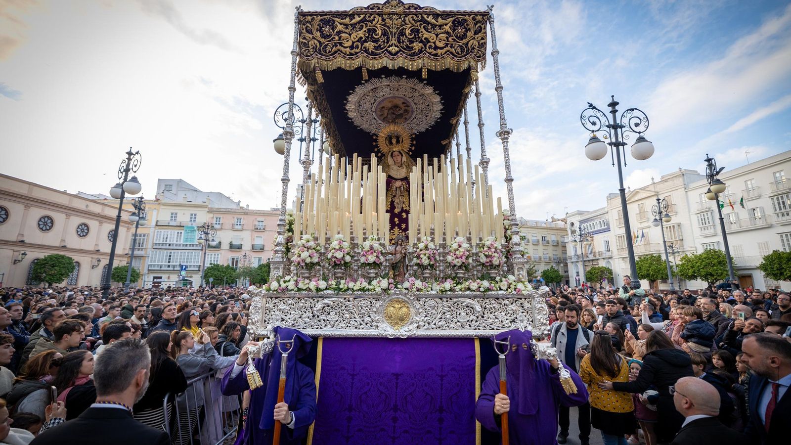 Las imágenes de la cofradía de Columna en la Semana Santa de Cádiz de 2024