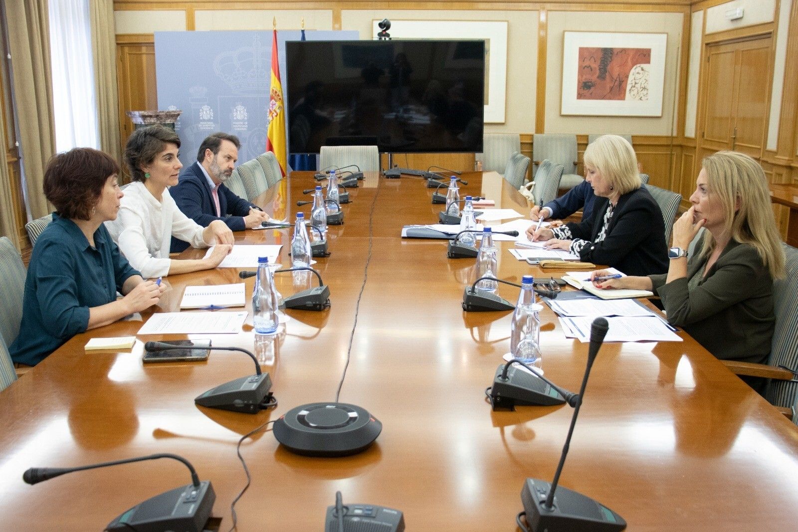 Reunión de la alcaldesa de Jerez con la secretaria de Estado de Derechos Sociales.