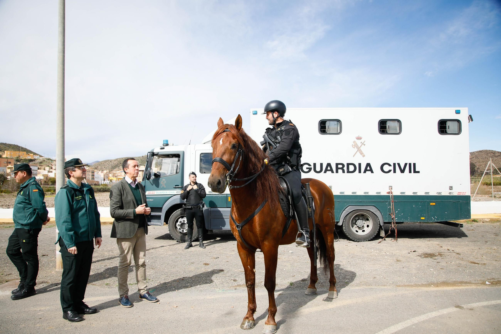 Imágenes del Escuadrón de Caballería de la Guardia Civil en Gádor.