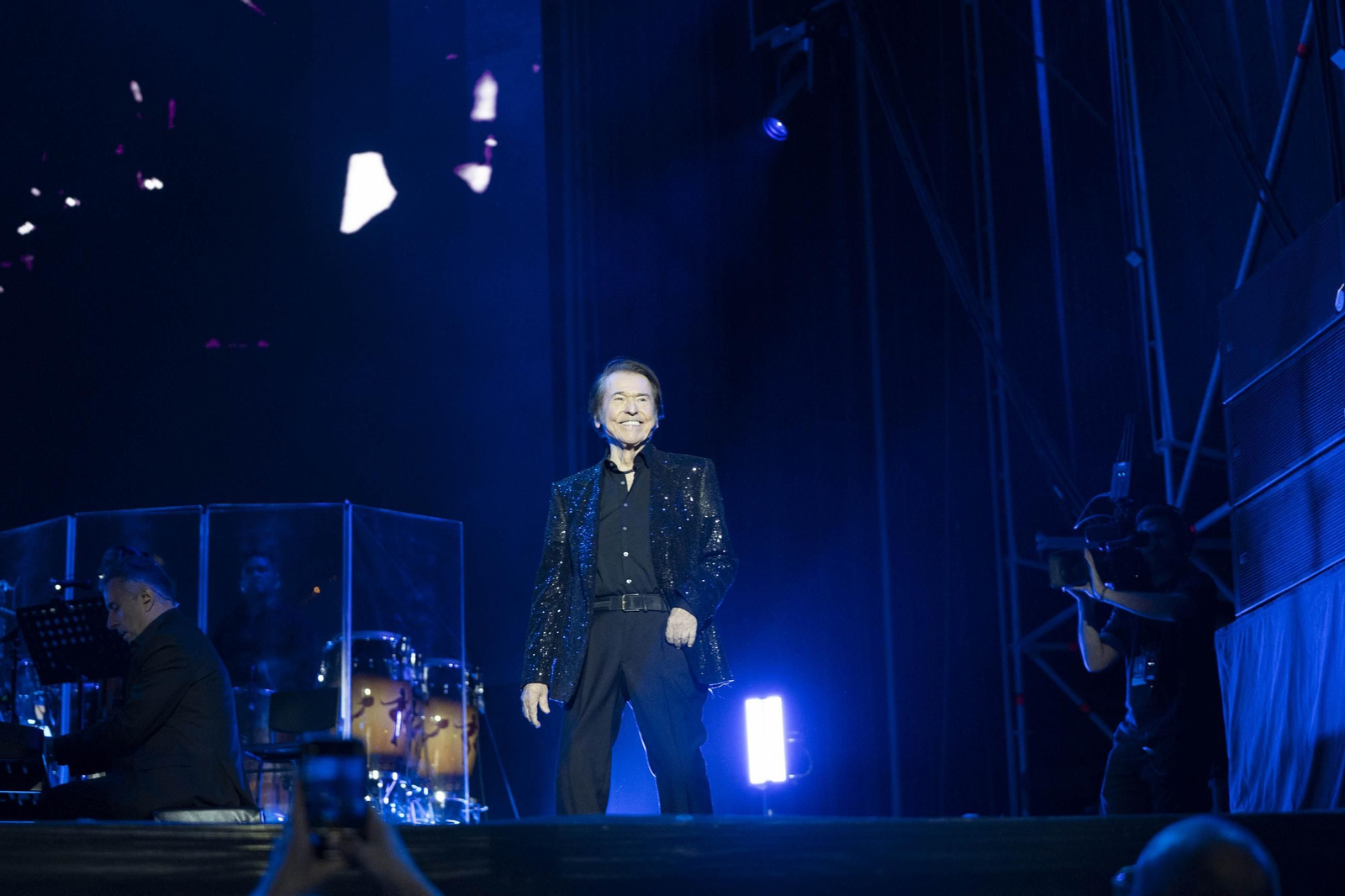 Las mejores imágenes del concierto de Raphael en la plaza de toros de Almería
