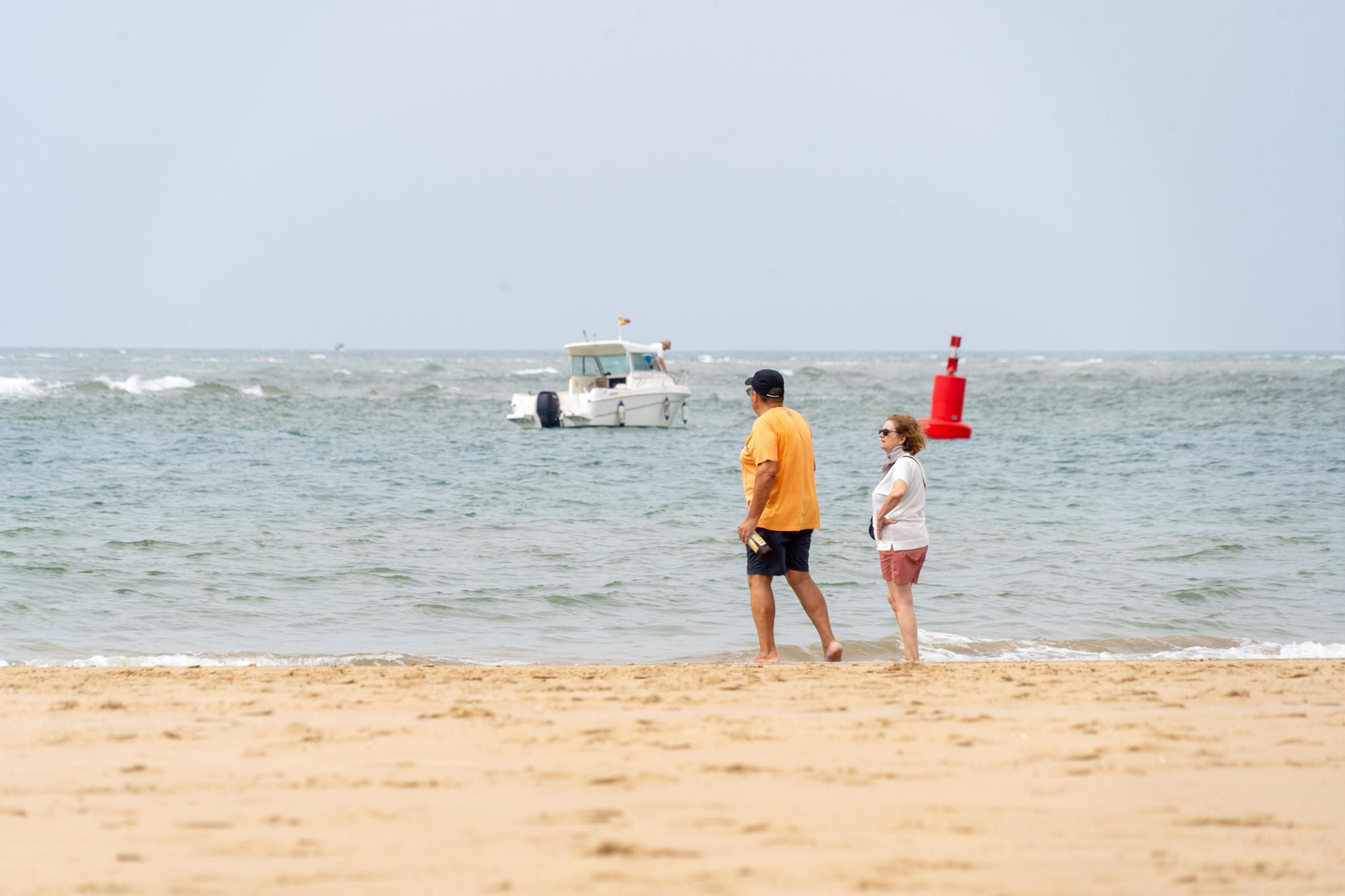 La mañana nublada en las playas de El Portíl