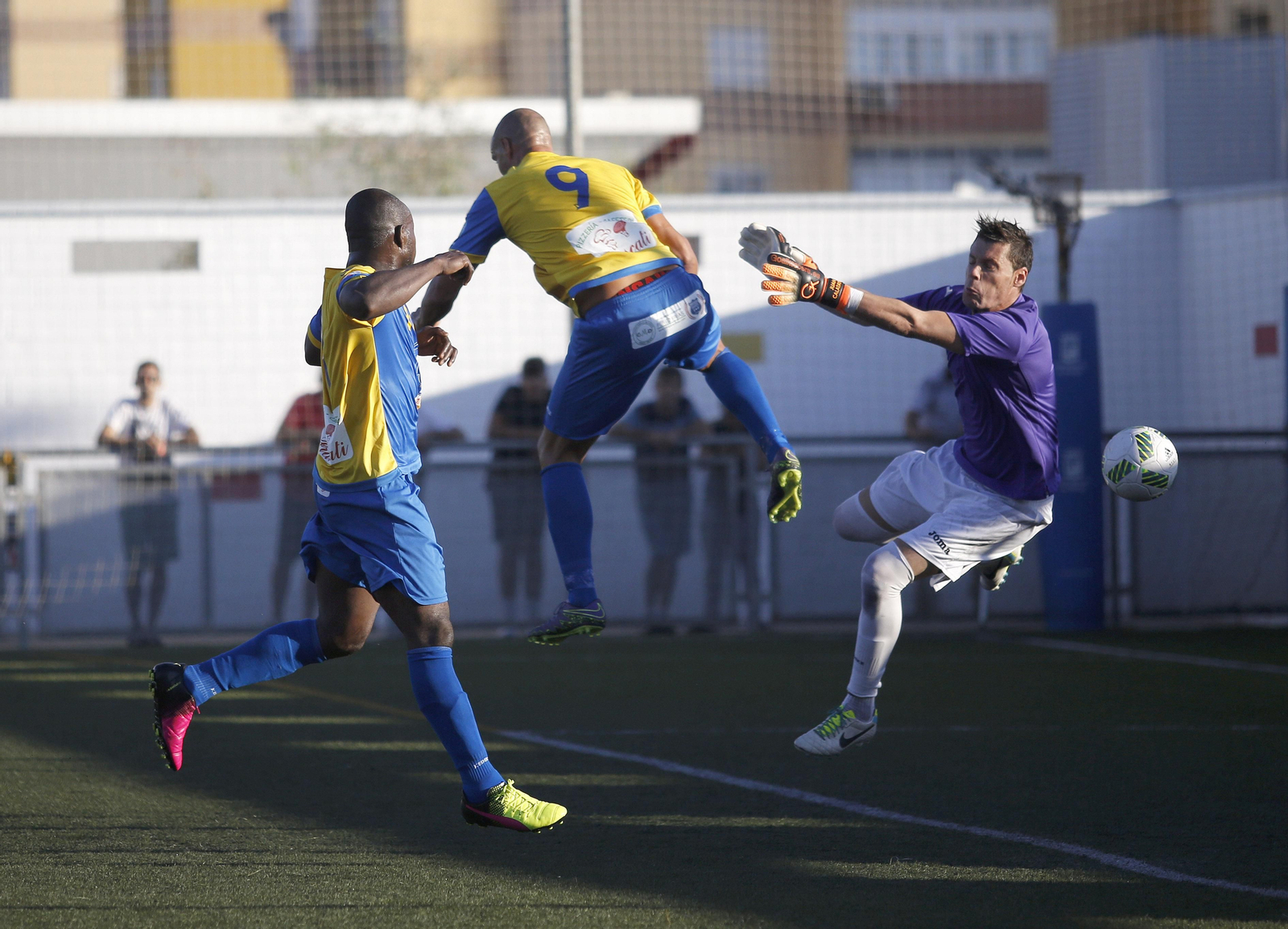Uno de los últimos partidos de Calatayud en las filas del Antequera en El Duende.