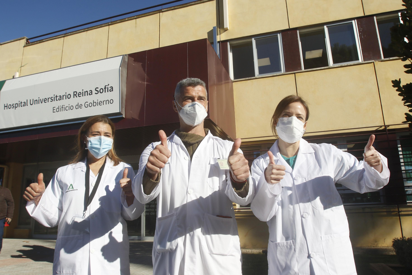 Susana Ruz, Felipe López y María José Cadenas tras recibir la segunda dosis.