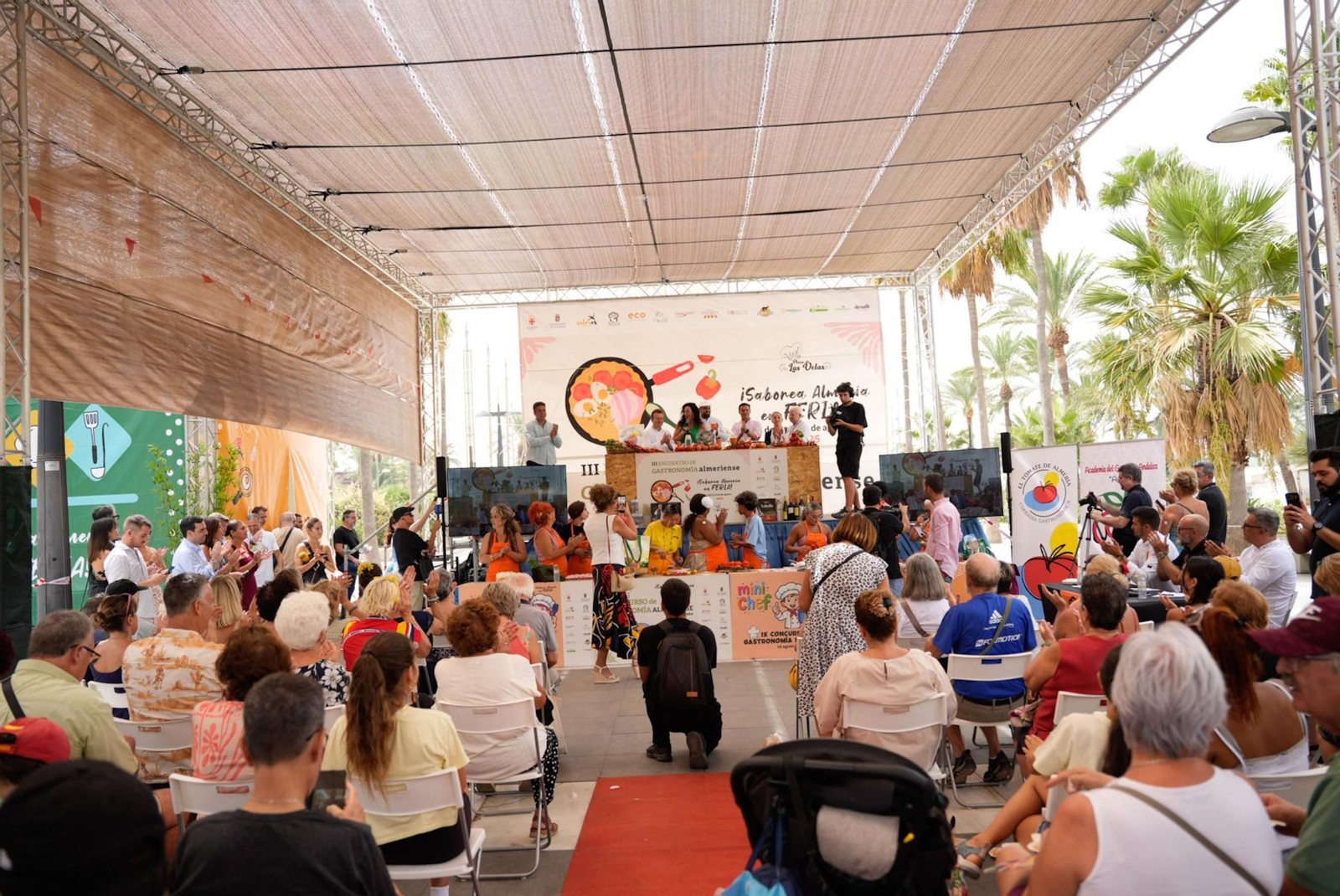 La Cofradía del Tomate y la semifinal del concurso gastronómico de la Feria de Almería, en imágenes