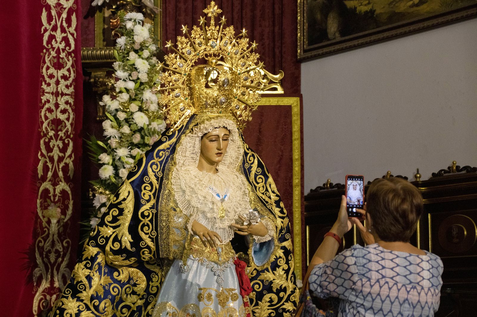 Imágenes del besamanos a María Santísima de la Amargura