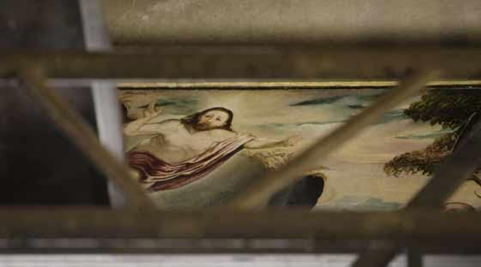 El responsable de Patrimonio del Cabildo Catedral, Francisco Navarro, informa sobre la restauración del retablo del mariscal de la Catedral de Sevilla. Sacristía de la Antigua de la Catedral.

Foto: Victoria Hidalgo