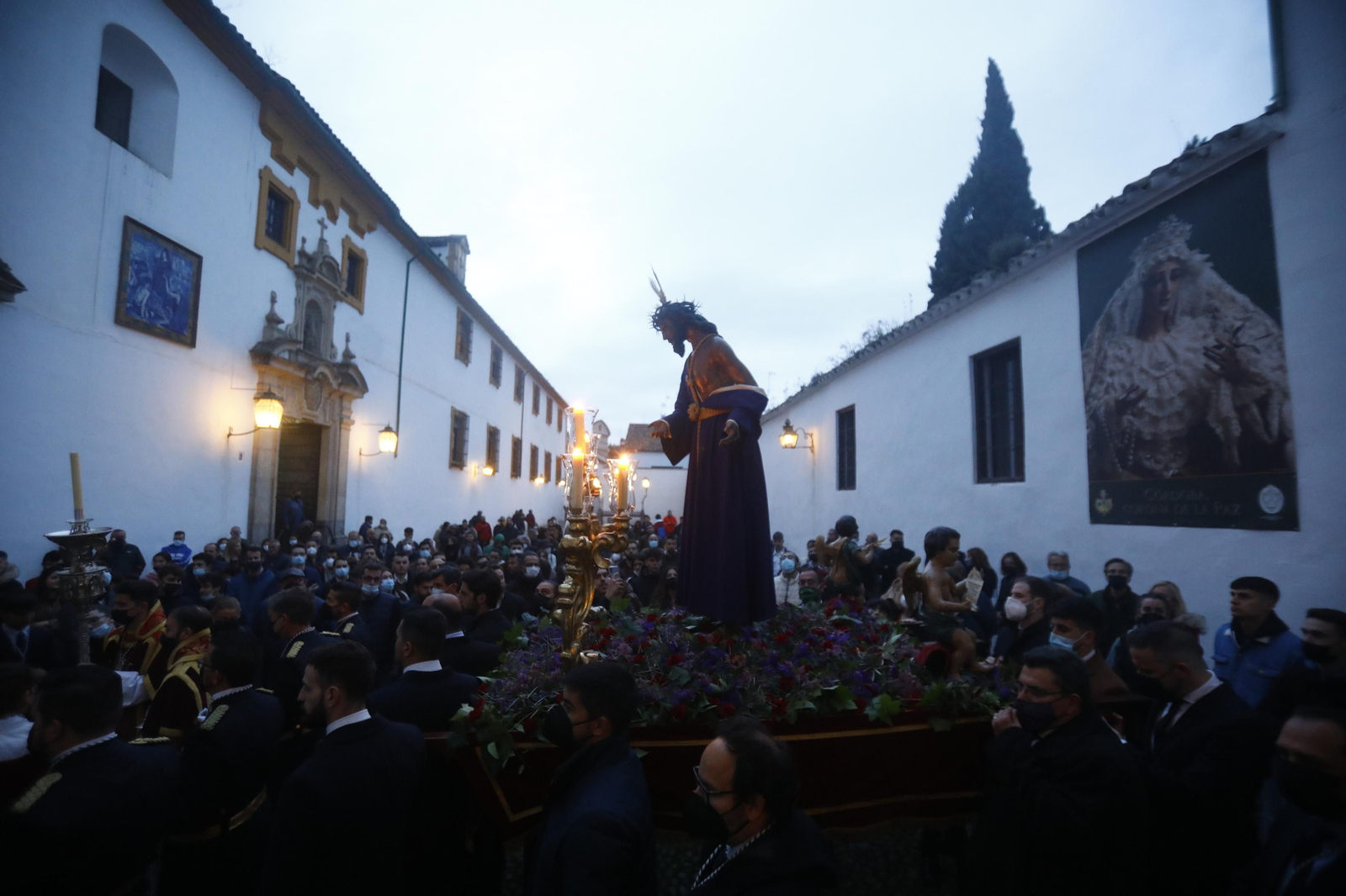 El vía crucis del Señor de la Humildad y Paciencia de Córdoba, en imágenes
