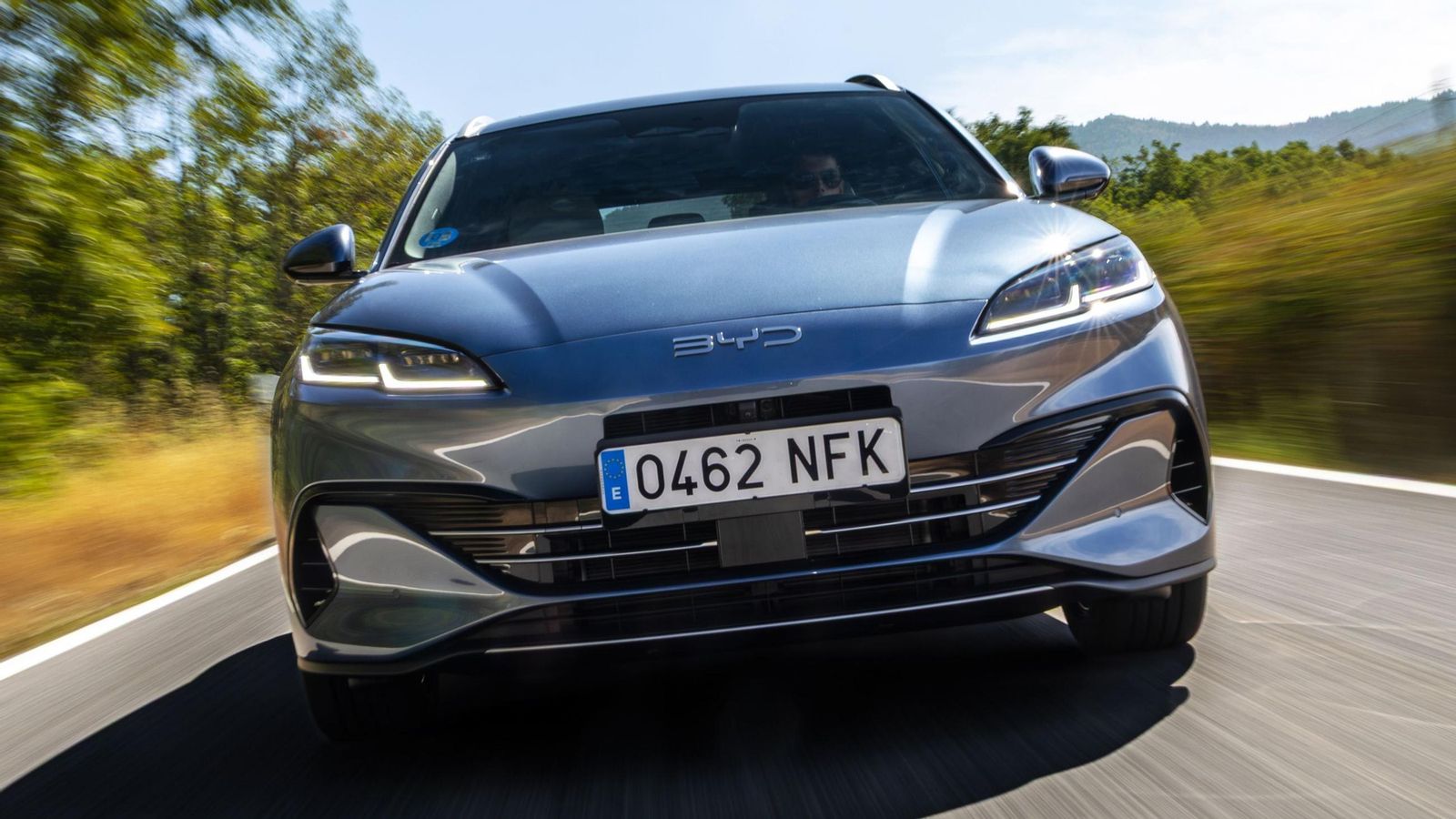 De montar el sistema de propulsión híbrido enchufable con la batería más capaz de las dos estos Seal 6 llegan a homologar más de 100 km eléctricos.