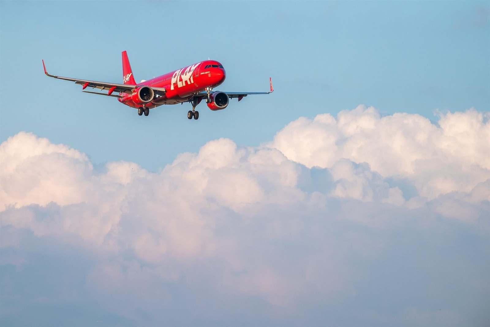 Un avión de Fly PLAY.