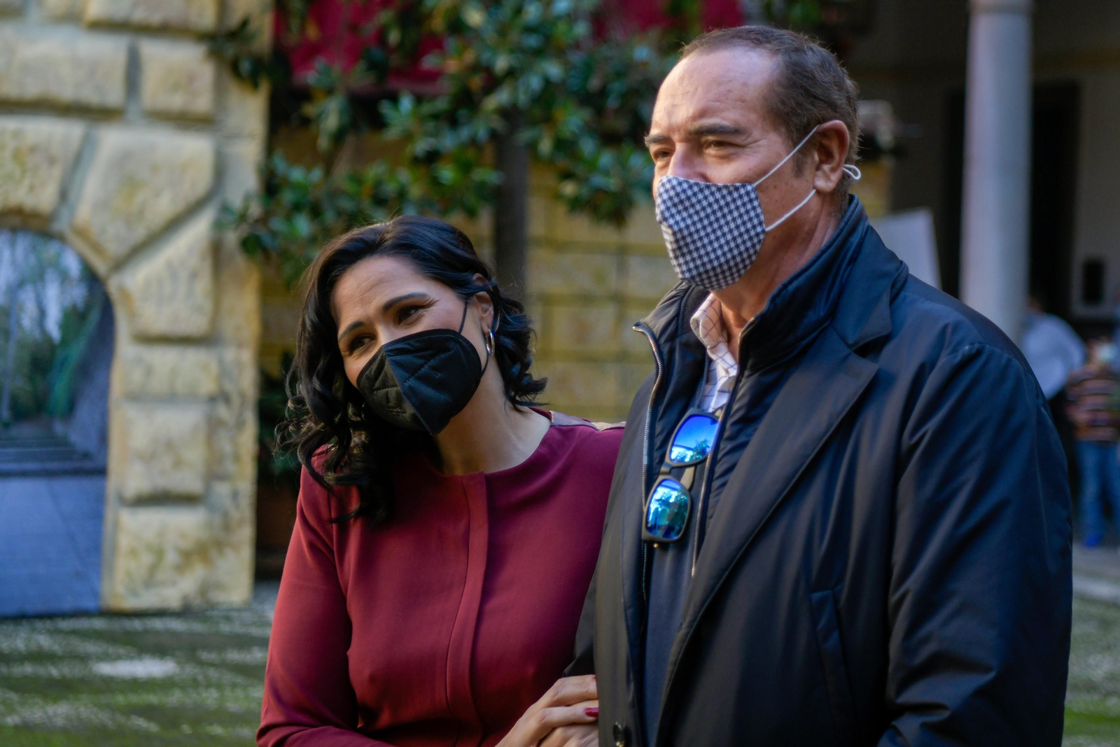 La cantante granadina Rosa López y el periodista Antonio Jiménez.