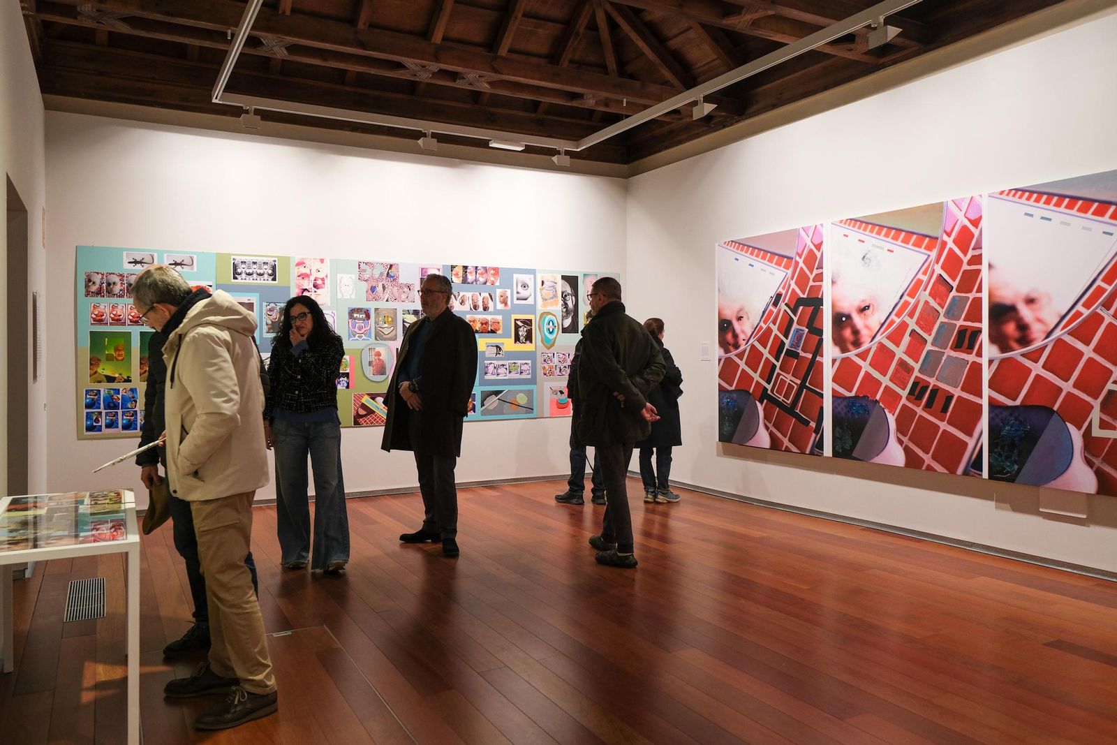 Imágenes de la inauguración de una exposición de Luis Gordillo en el Espacio Santa Clara