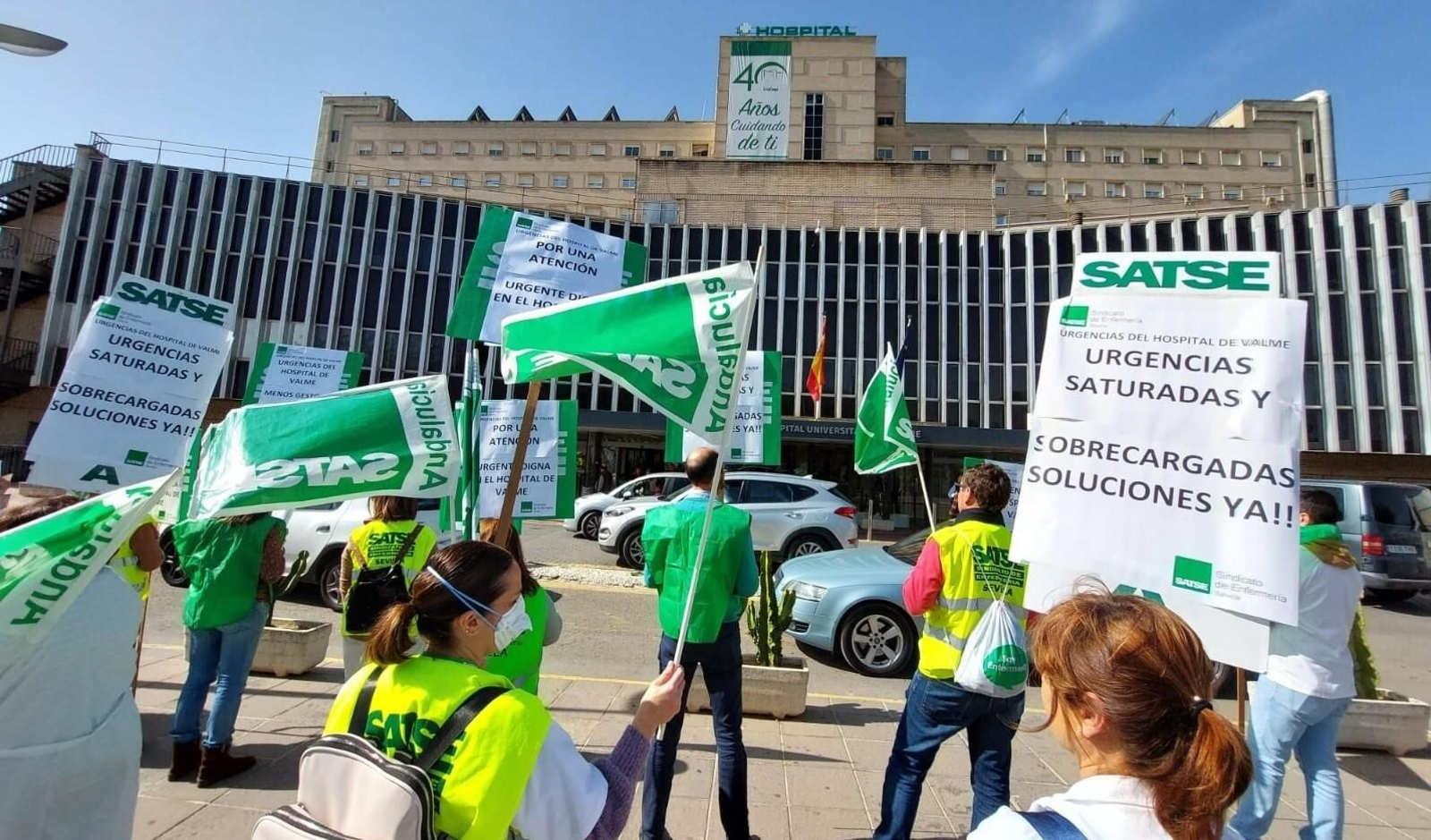 Imagen de archivo de una concentración del Satse ante el hospital de Valme.