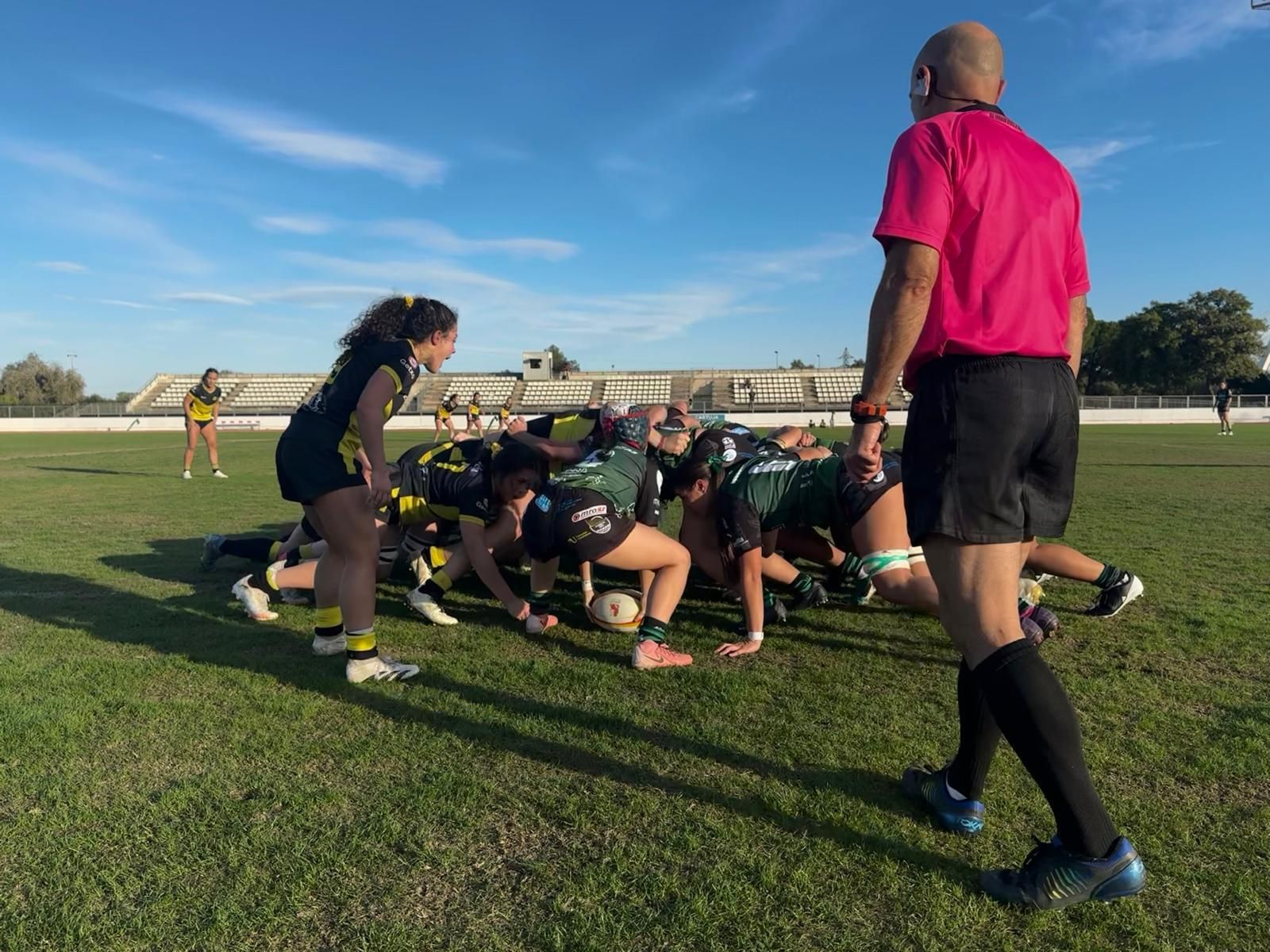 Una imagen de una melé en el último partido de las Cocos contra el Getxo.