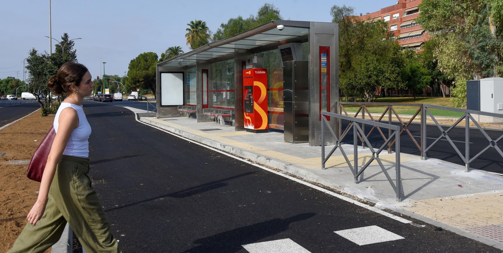 Parada del Tranvibús en Sevilla Este que se estrena el lunes 29.