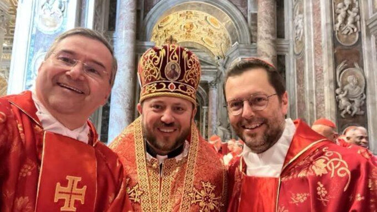 Américo Manuel (51 años), Giorgio Marengo (50), y el ucraniano Mykola Bychok (45)