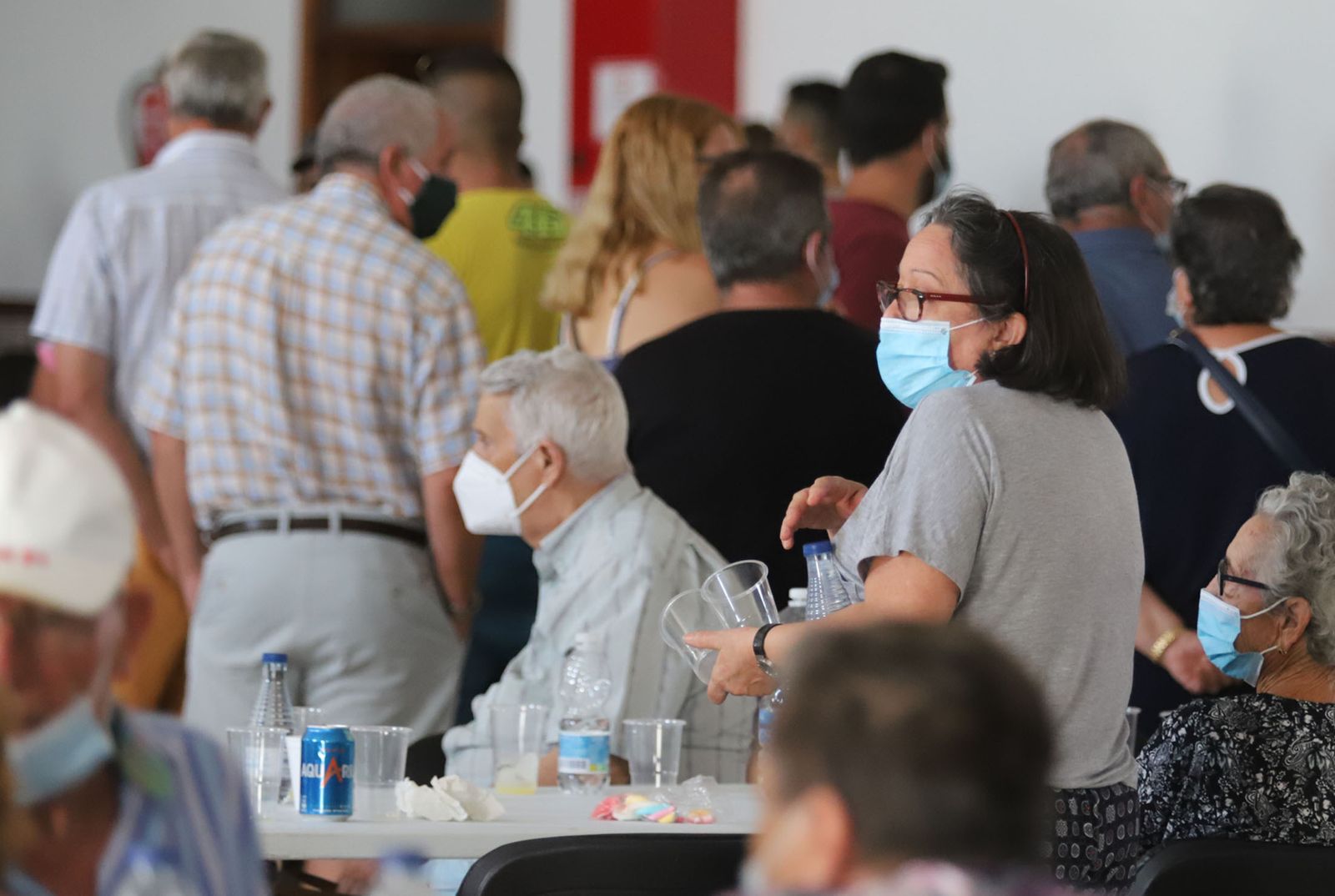 Las imágenes mas destacadas de los vecinos de la Zarza-Perrunal realojados por el incendio de Almonaster la Real