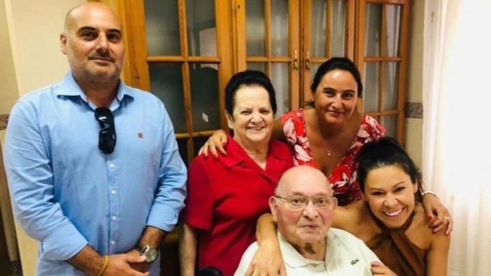 Salvador García, arropado por su familia.