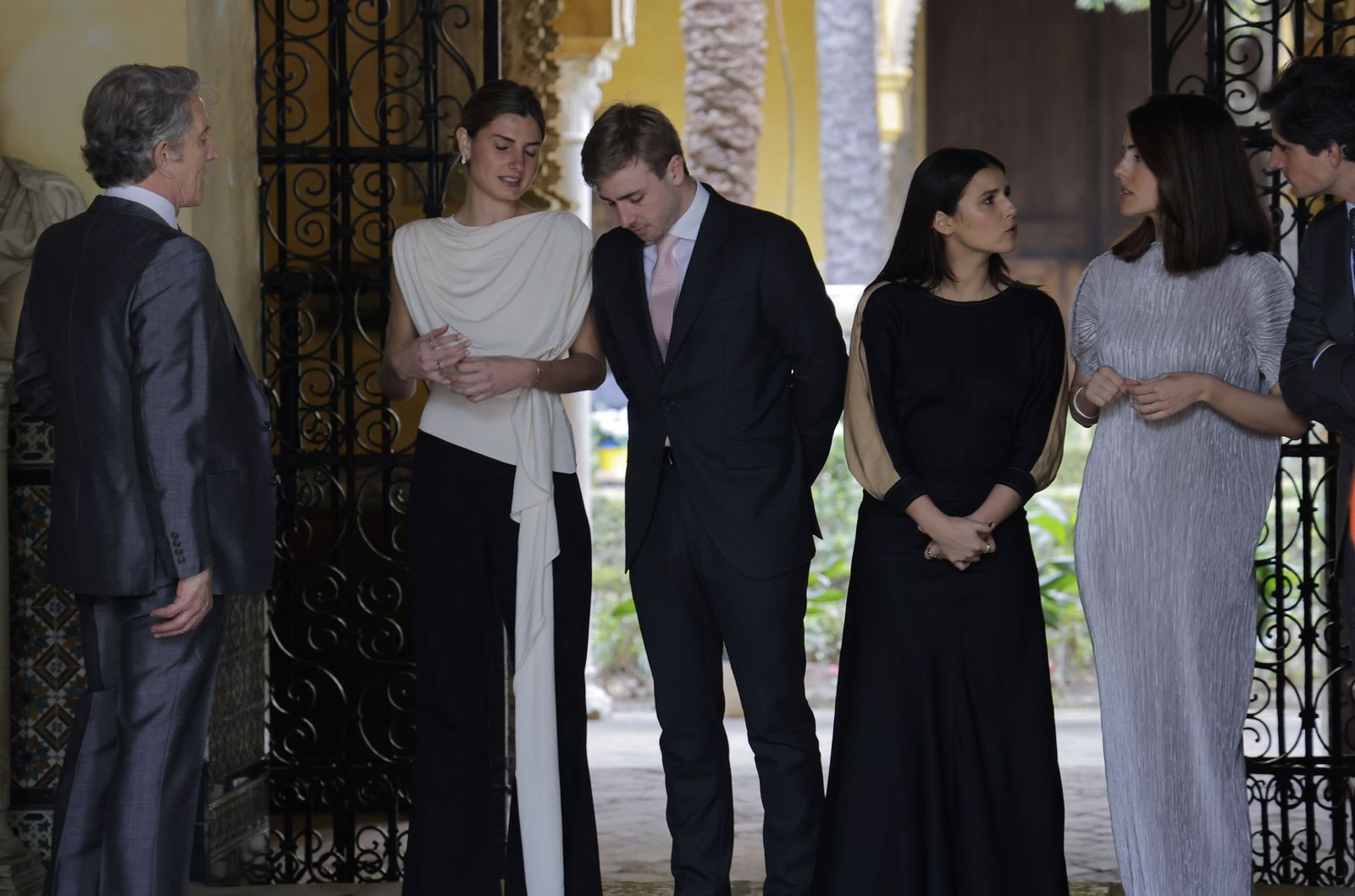 Felipe VI visita la exposición en homenaje a la duquesa de Alba