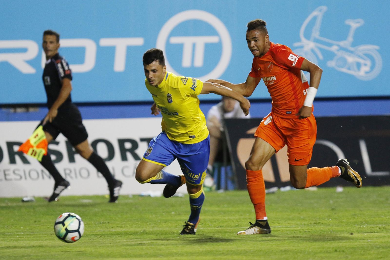 Las imágenes del Málaga-Las Palmas del Trofeo Carranza