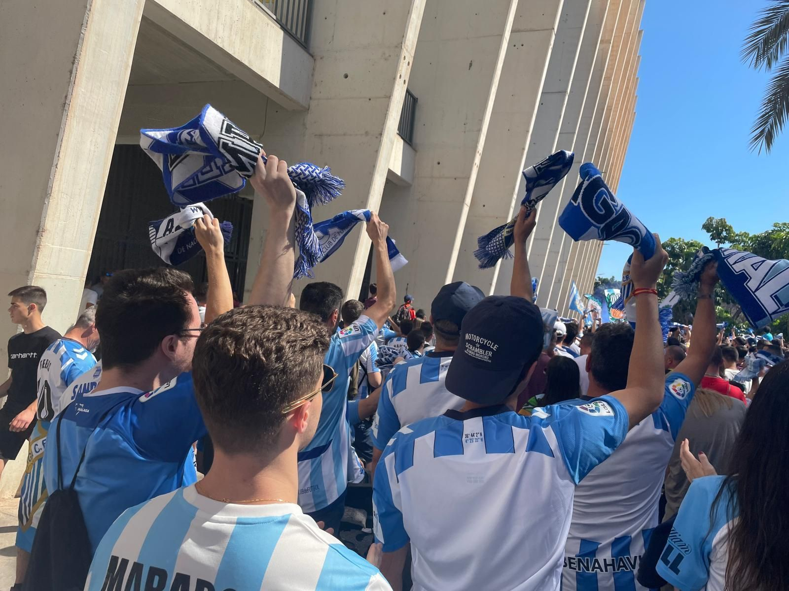 Las fotos del tremendo recibimiento de la afición al Málaga